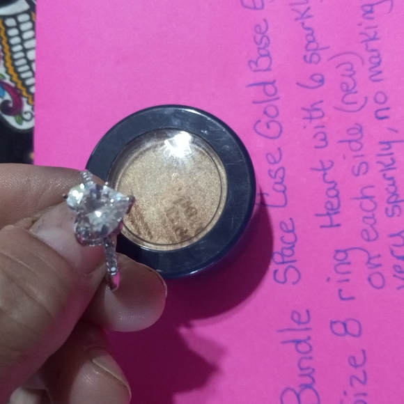 Bundle sparkly heart ring [new]and space case gold eyeshadow from ispy - Picture 2 of 5